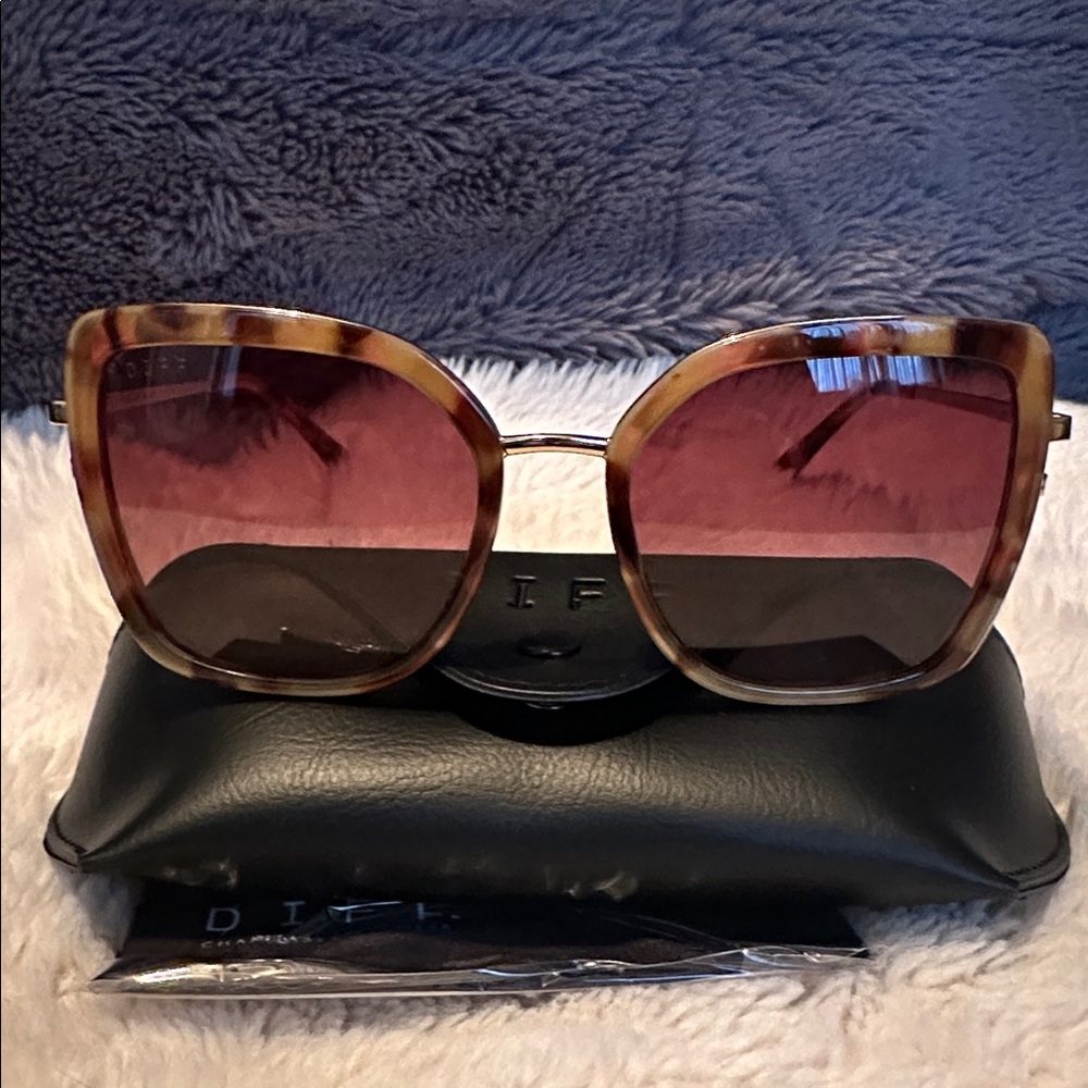 DIFF Clarisse Tortoise Frame Sunglasses with Brow… - image 3